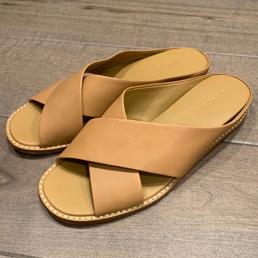Vince. Tan leather sandals